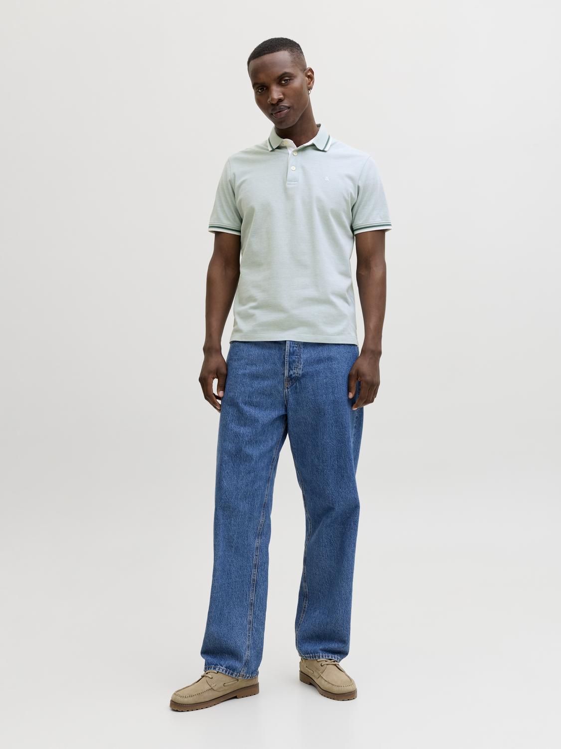 model_shot-front_full